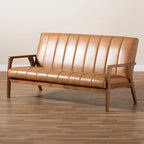 Sofa ze sztucznej skóry i drewna orzechowego | Tapicerka w kolorze jasnobrązowym | Salon w stylu Mid-Century Modern